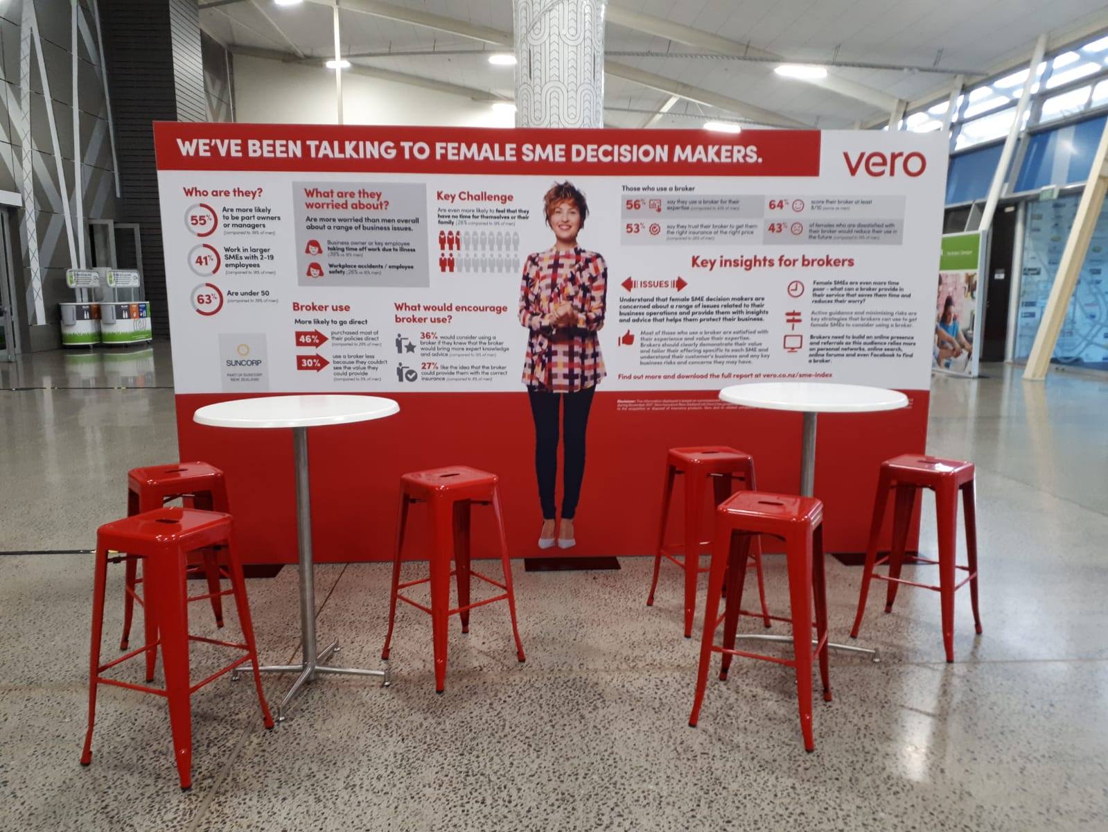 FREE STANDING ONE FRAME SEAMLESS SIGNAGE.jpg
